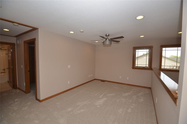 5437 Prairie Parkway, Johnston, IA 50131