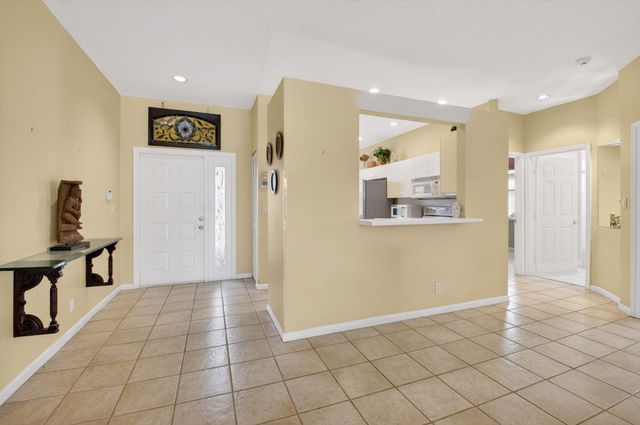 10585 Royal Caribbean Circle, Boynton Beach, FL 33437