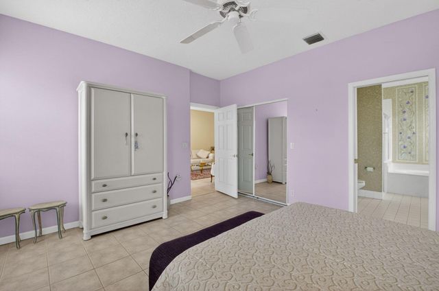 10585 Royal Caribbean Circle, Boynton Beach, FL 33437