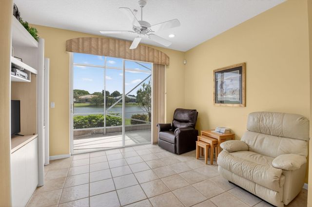10585 Royal Caribbean Circle, Boynton Beach, FL 33437
