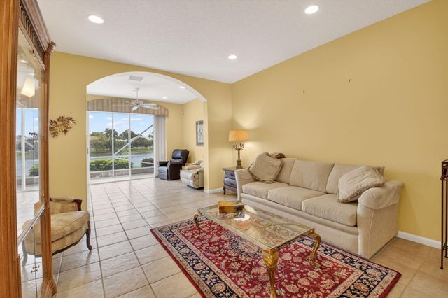 10585 Royal Caribbean Circle, Boynton Beach, FL 33437