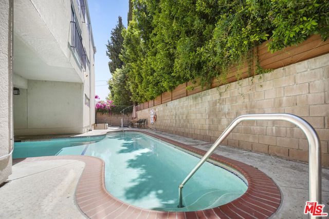 15248 Dickens Street 108, Sherman Oaks, CA 91403