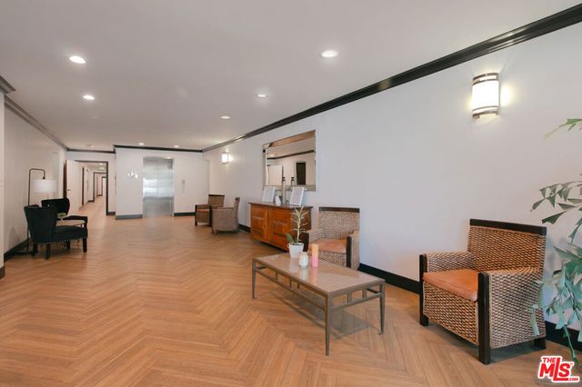 15248 Dickens Street 108, Sherman Oaks, CA 91403