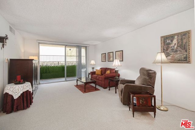 15248 Dickens Street 108, Sherman Oaks, CA 91403