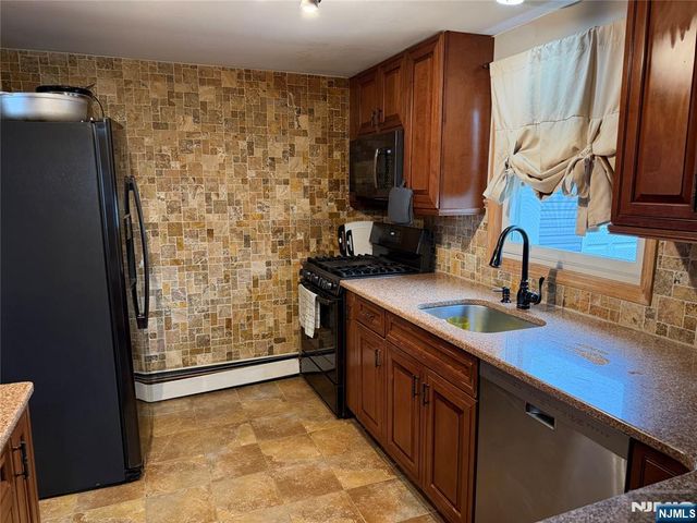 21 Daned Road, Emerson, NJ 07630
