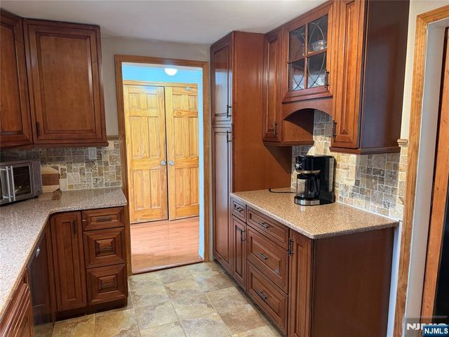 21 Daned Road, Emerson, NJ 07630