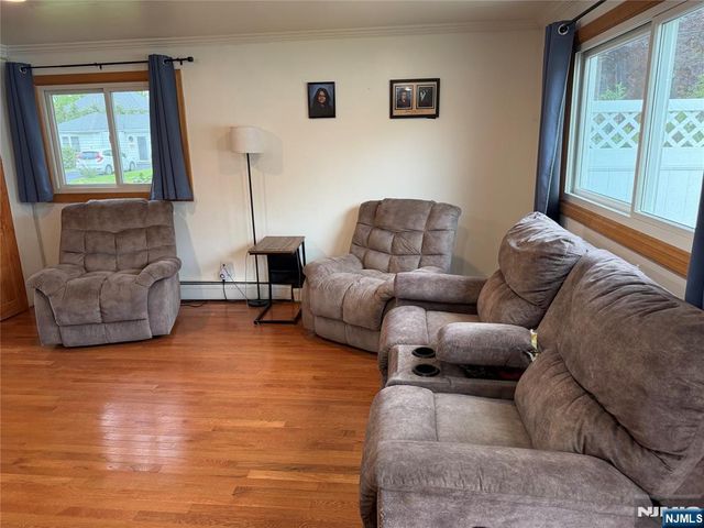 21 Daned Road, Emerson, NJ 07630