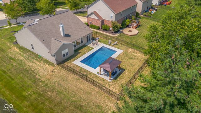 3045 Braeburn, Columbus, IN 47201