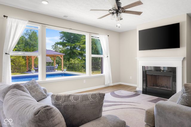 3045 Braeburn, Columbus, IN 47201