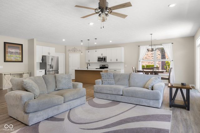 3045 Braeburn, Columbus, IN 47201