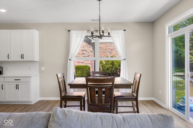 3045 Braeburn, Columbus, IN 47201