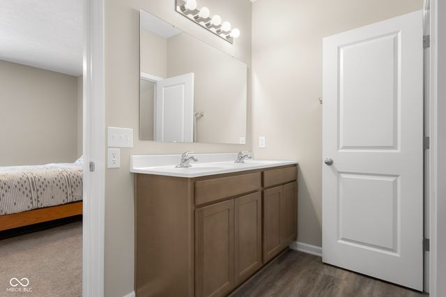 3045 Braeburn, Columbus, IN 47201