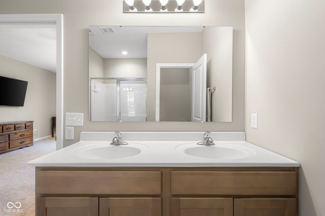 3045 Braeburn, Columbus, IN 47201