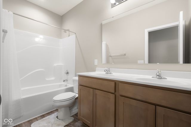 3045 Braeburn, Columbus, IN 47201