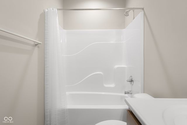 3045 Braeburn, Columbus, IN 47201