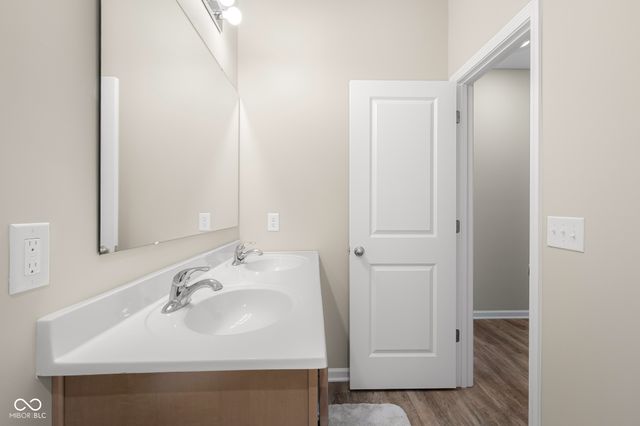 3045 Braeburn, Columbus, IN 47201