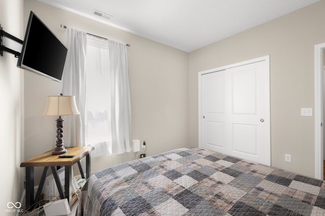 3045 Braeburn, Columbus, IN 47201