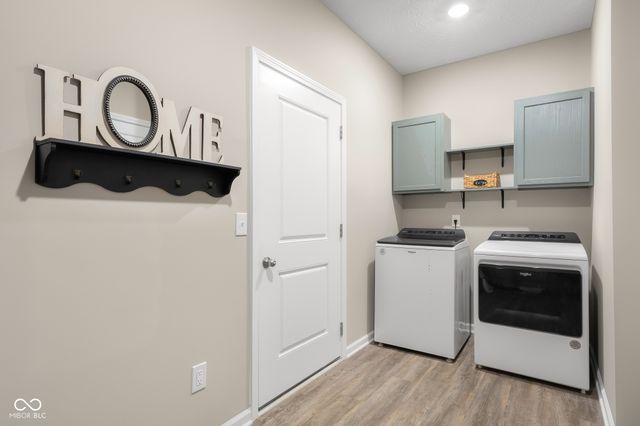 3045 Braeburn, Columbus, IN 47201