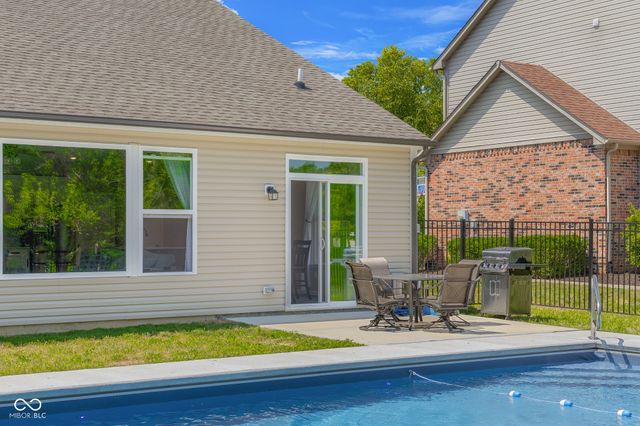 3045 Braeburn, Columbus, IN 47201