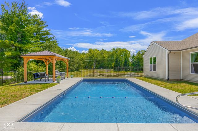 3045 Braeburn, Columbus, IN 47201