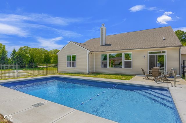 3045 Braeburn, Columbus, IN 47201