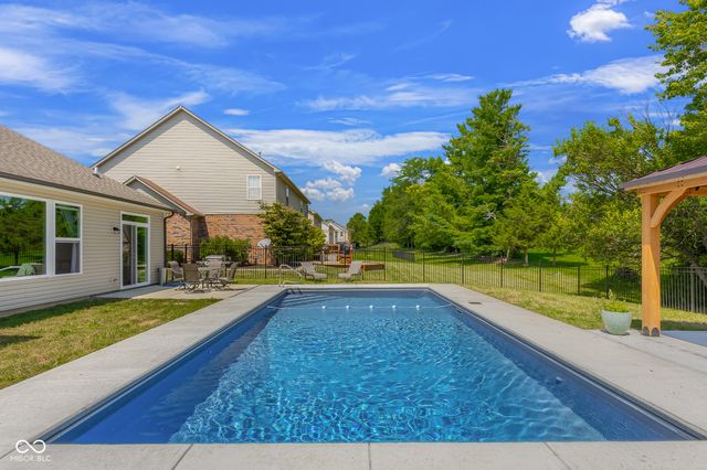 3045 Braeburn, Columbus, IN 47201