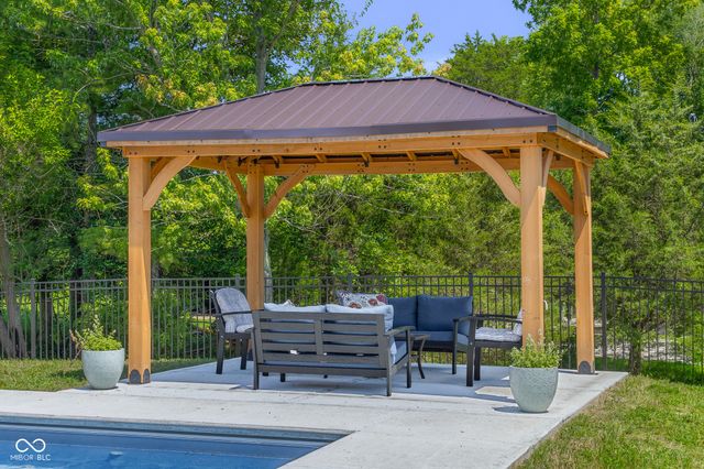 3045 Braeburn, Columbus, IN 47201