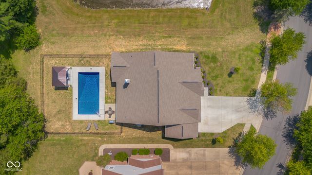 3045 Braeburn, Columbus, IN 47201