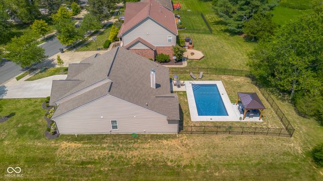 3045 Braeburn, Columbus, IN 47201
