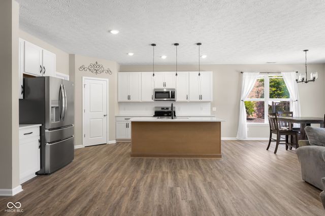 3045 Braeburn, Columbus, IN 47201