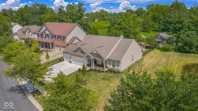 3045 Braeburn, Columbus, IN 47201