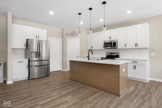 3045 Braeburn, Columbus, IN 47201