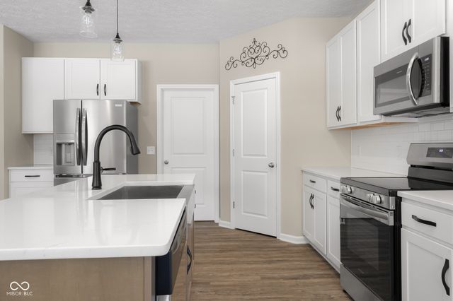 3045 Braeburn, Columbus, IN 47201