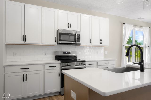 3045 Braeburn, Columbus, IN 47201