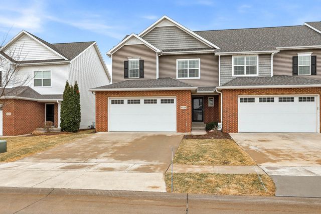 4428 Slate Creek Drive, Bettendorf, IA 52722
