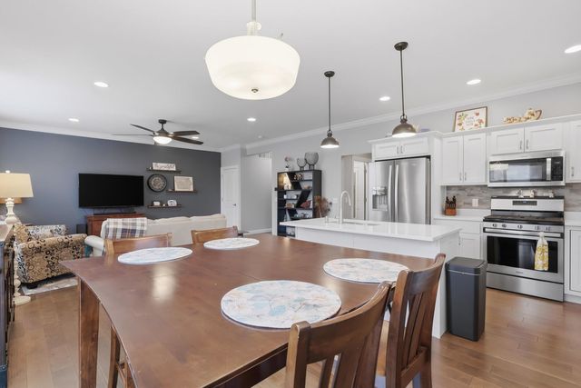 4428 Slate Creek Drive, Bettendorf, IA 52722