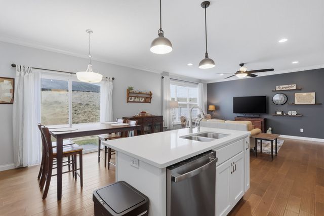 4428 Slate Creek Drive, Bettendorf, IA 52722