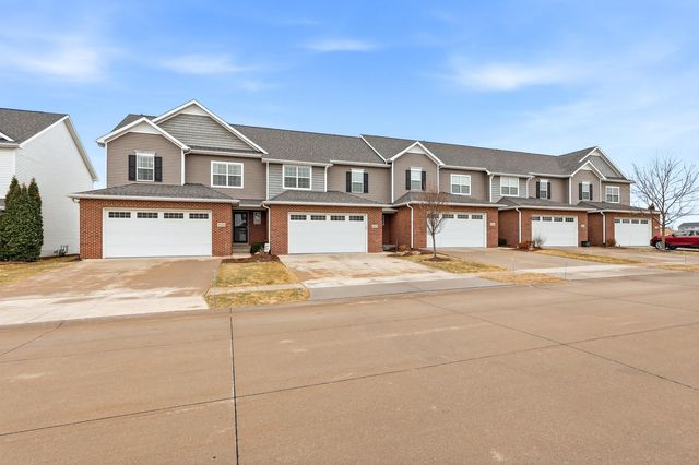 4428 Slate Creek Drive, Bettendorf, IA 52722