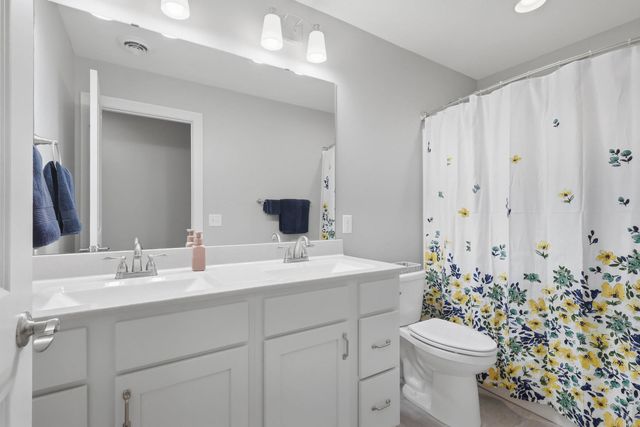 4428 Slate Creek Drive, Bettendorf, IA 52722