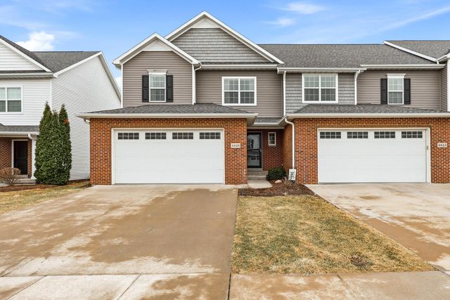 4428 Slate Creek Drive, Bettendorf, IA 52722
