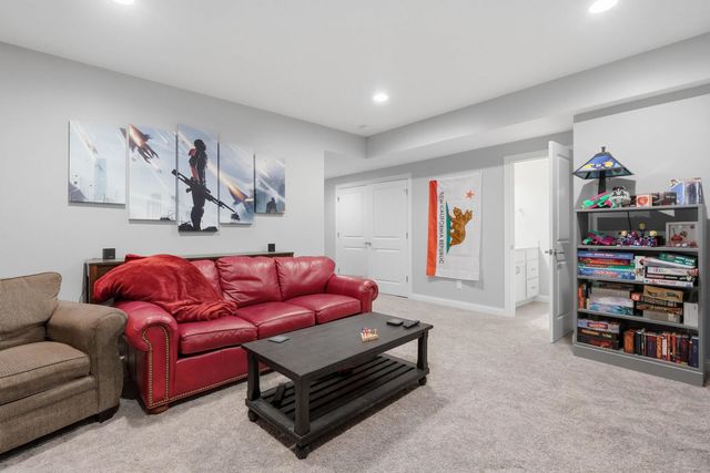 4428 Slate Creek Drive, Bettendorf, IA 52722