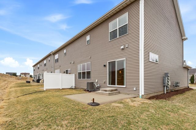 4428 Slate Creek Drive, Bettendorf, IA 52722