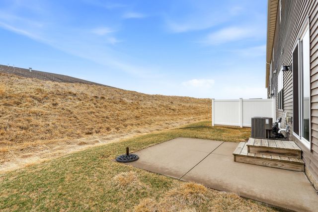 4428 Slate Creek Drive, Bettendorf, IA 52722