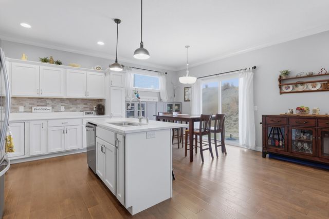 4428 Slate Creek Drive, Bettendorf, IA 52722