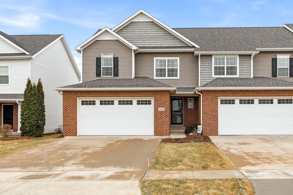 4428 Slate Creek Drive, Bettendorf, IA 52722