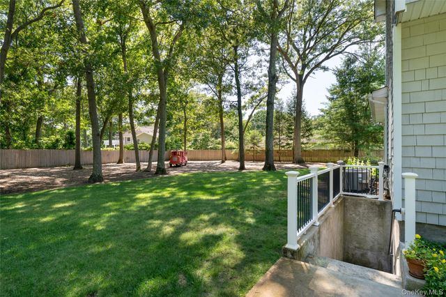 93 Chestnut Street, Mount Sinai, NY 11766