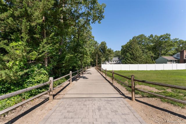 93 Chestnut Street, Mount Sinai, NY 11766