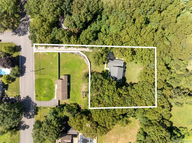 93 Chestnut Street, Mount Sinai, NY 11766