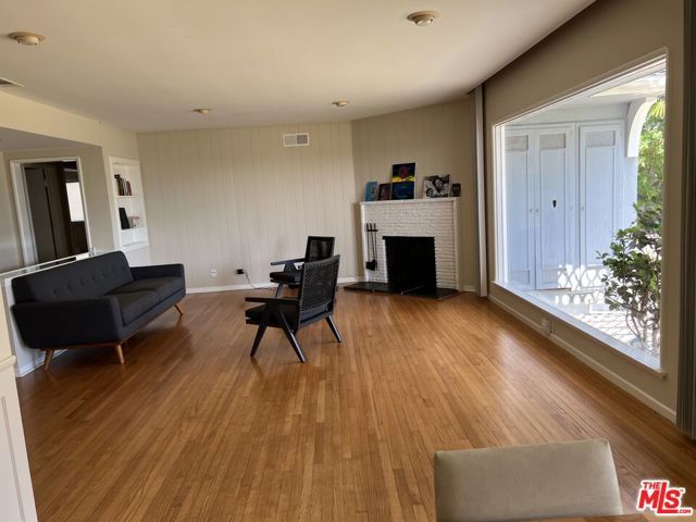 5604 S Chariton Avenue, Ladera Heights, CA 90056