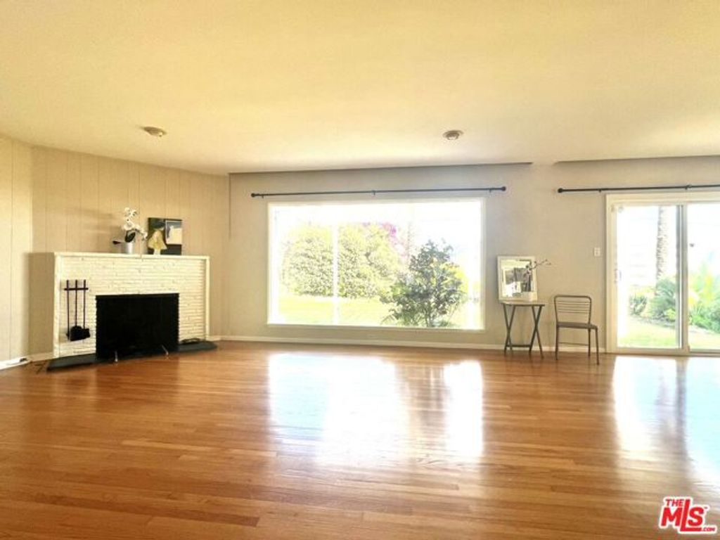 5604 S Chariton Avenue, Ladera Heights, CA 90056